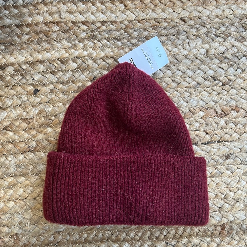 Cotton On NWT Burgundy Suzie Beanie